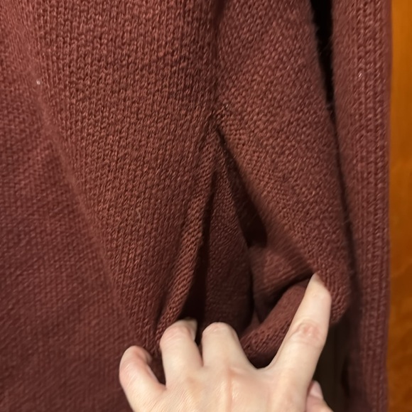 Cardigan with Pockets: Maroon Color. - Picture 4 of 5